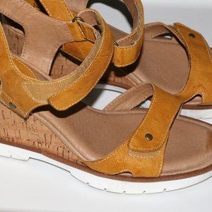 SOFFT CYNDY LEMON wedge strappy shoes sandals size 10M